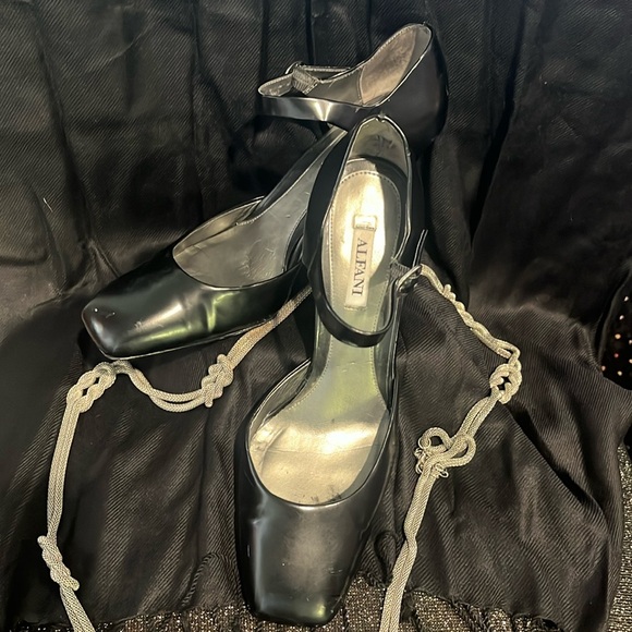 Gorgeous Alfani Heels - Picture 1 of 4